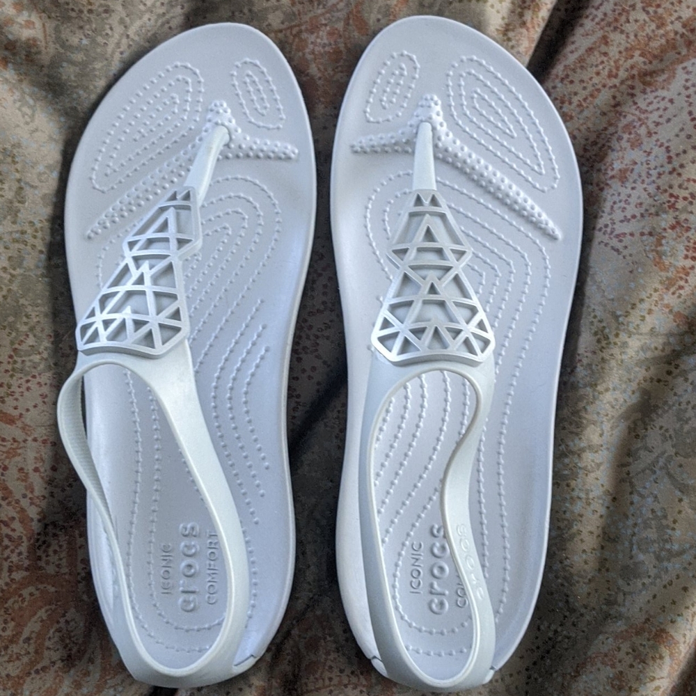 Crocs Iconic comfort Serena size9 Silver